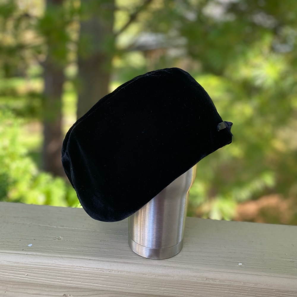 VINTAGE Lovely fancy black velvet pillbox hat 4.5”H, Size: S 21” circumference